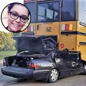 17-year-old crashes into school bus and died, only for police to find something in her hand that crushes my heart