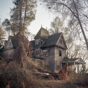 2 / This house looked like it was about to fall into itself until one family stepped in