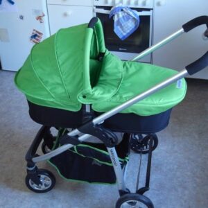 2 / Poor Woman Buys Old Stroller for Her Baby and Finds an Envelope Inside — Story of the Day