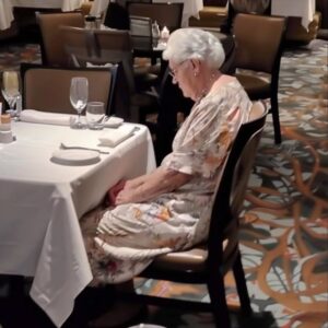 My Family Left Grandma Alone at a Restaurant to Ditch the Check—Too Bad They..