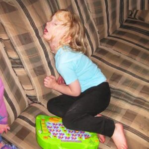 MY 5-YEAR-OLD DAUGHTER CALLED ME AT WORK: “MOM LEFT WITH HER