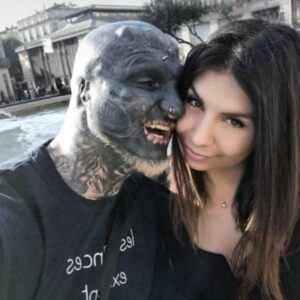 Man transforms himself into a ‘black alien’, internet is amazed by his before and after photos