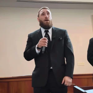 My Brother Forbade Me from Giving the Speech at Our Mom’s Funeral Because ‘No One